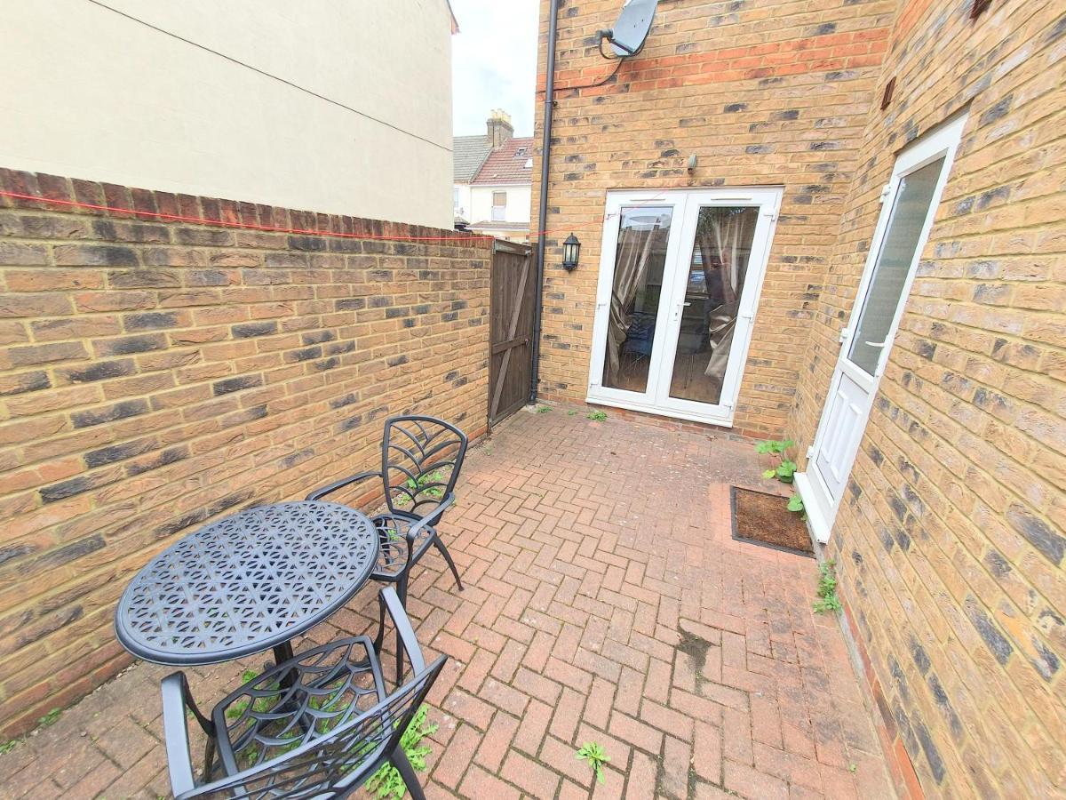 סיטינגבורן Friars Walk Houses With 2 Bedrooms, 2 Bathrooms, Fast Wi-Fi And Private Parking מראה חיצוני תמונה