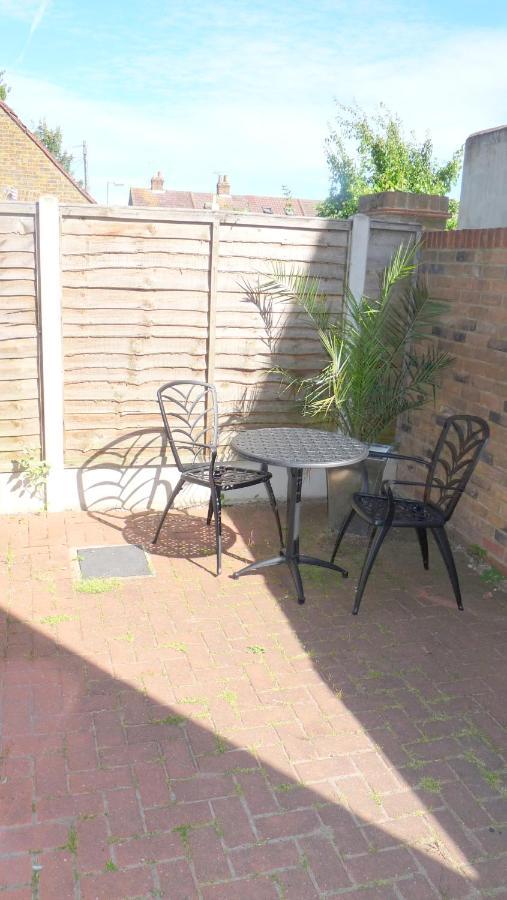 סיטינגבורן Friars Walk Houses With 2 Bedrooms, 2 Bathrooms, Fast Wi-Fi And Private Parking מראה חיצוני תמונה